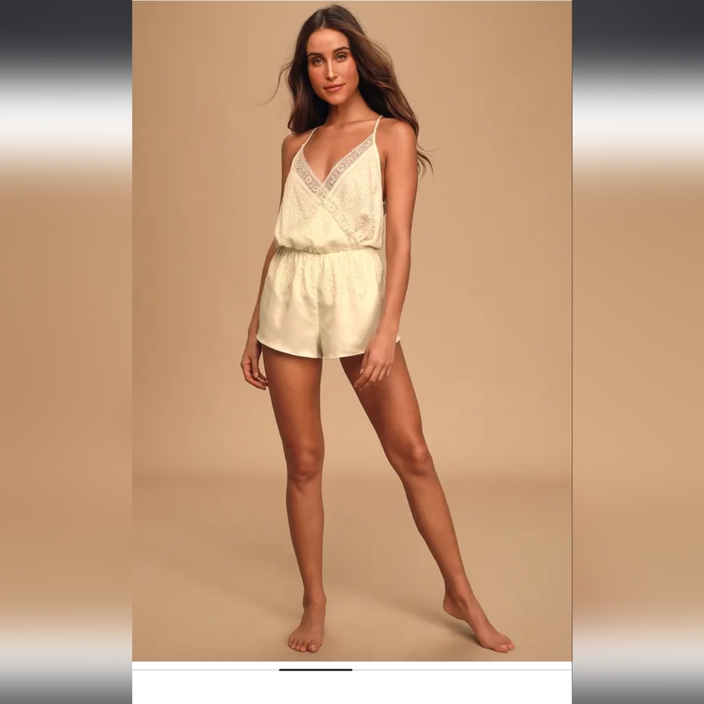 Lulu's Ivory Eyelash Lace Romper